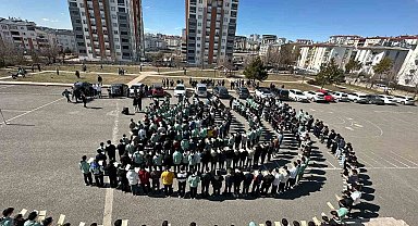 Sivas'ta 302 genç aynı anda Kuran-ı Kerim'i hatim etti