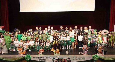 Sivas'ta öğrencilerden Orman Haftası'nda renkli kutlama