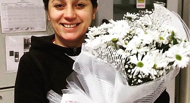 Spor salonunda fenalaşıp hastanede ölen hemşire 9 ay önce ölen oğlunun yanına defnedildi