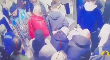 Sultanahmet'te yankesicilik yapan 2 kadın suçüstü yakalandı