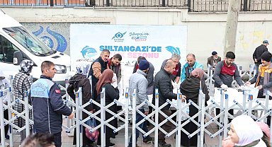 Sultangazi Belediyesi Ramazan'da da balık dağıtımını sürdürüyor