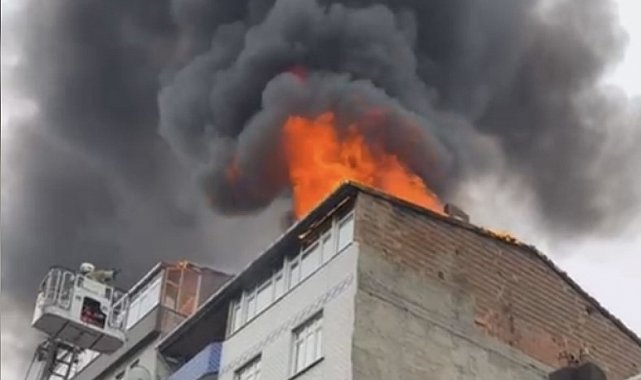 Sultangazi'de 6 katlı binada yangın paniği yaşandı, 2 kişi dumandan etkilendi
