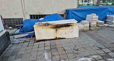 Sultangazi'de çıkan yangında zabıta ekibinin anonsu binayı boşalttı