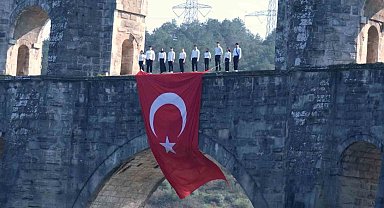 Sultangazi'de istiklal ruhu tarihi mekanlarla buluştu: Gençlerden anlamlı klip