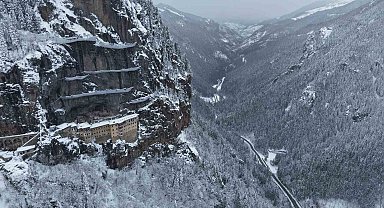 Sümela Manastırı beyaza, Altındere Vadisi sessizliğe büründü