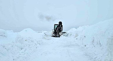 Süphan Dağı tırmanışına tipi ve kar engeli