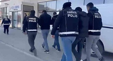 Şüphe üzerine durdurulan araçtan uyuşturucu çıktı: 2 tutuklama