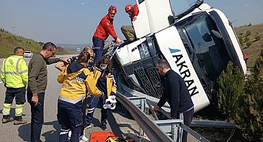 Susurluk'ta tek taraflı kazada sürücü yaralandı