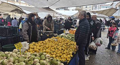 Tahmazoğlu, semt pazarı esnafını ziyaret etti