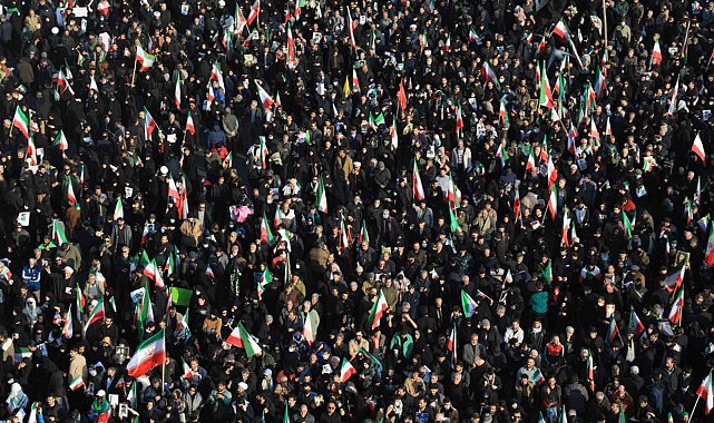 Tahran'da on binlerce kişi yeni dini lider Mücteba Hamaney'e destek için meydanlarda