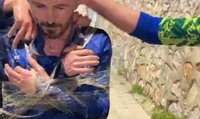 Takım arkadaşlarını koli bandıyla bağlayıp sirkeyle yıkadılar