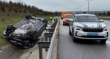 Takla atan otomobilden yara almadan kurtuldular