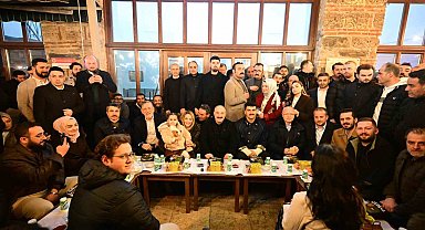 Tarihi Abdal Meydanı'nda binler sahur sofrasında buluştu: Varank'tan birlik mesajı