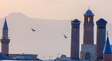 Tarihi "Erzurum Marşı"nın yeniden seslendirilmesine rekor beğeni geldi