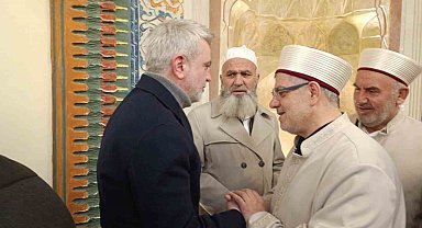 Tarihi Ulu Cami'de deprem sonrası ilk bayram namazı kılındı