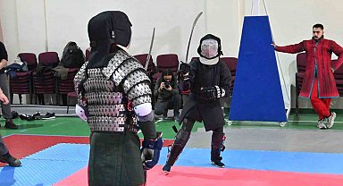 Tarihin izinde kılıçlar çarpıştı