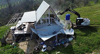 Tarım arazilerindeki tiny house'lar bir bir yıkıldı