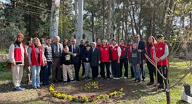 Tarım Lisesi öğrencilerinden özel eğitim okuluna çiçekli destek
