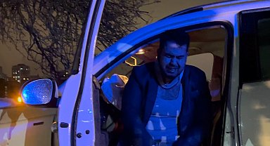 Tarlaya giren otomobil ağaca çarptı, sürücü gözyaşlarını tutamadı