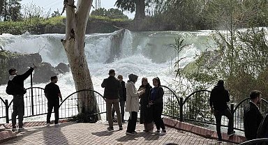 Tarsus Şelalesi'ne yağış sonrası ziyaretçi akını