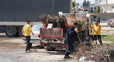 Tarsus'ta bayram öncesinden başlatılan temizlik ve ilaçlama çalışmaları sürüyor
