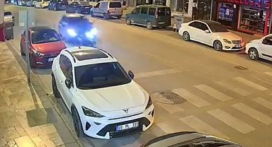 Tartıştığı motosikletliye çarpıp yoluna devam etti