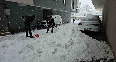 Tatvan'da kar kalınlığı 1 metreye ulaştı