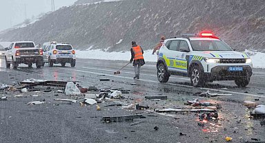 Tatvan'daki feci kazada karı koca hayatını kaybetti