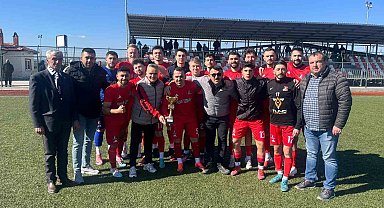 Tavşanlı Demirbilekspor kupasını aldı