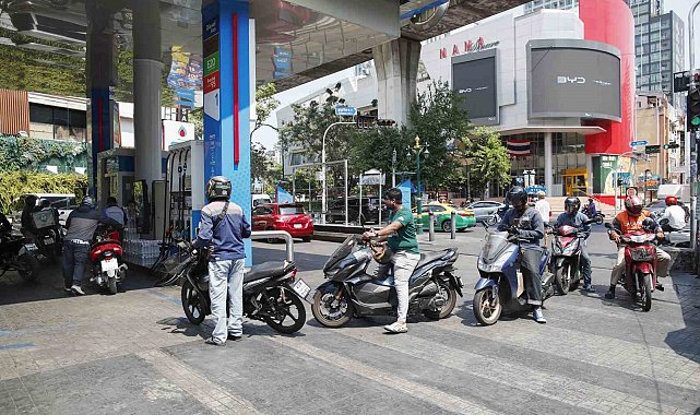 Tayland'da akaryakıt krizi: Sürücüler istasyonlara akın etti