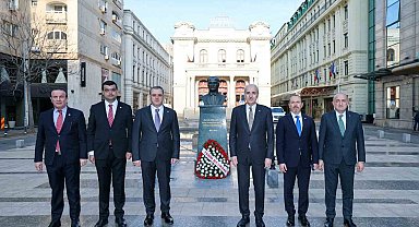 TBMM Başkanı Kurtulmuş, Romanya'da Atatürk Anıtı'nı ziyaret etti
