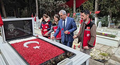 Tekirdağ'da şehit mezarlarına karanfil bırakıldı