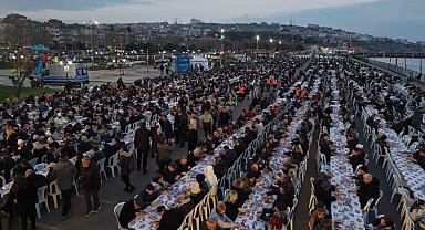 Tekirdağ'ın en büyük iftar sofrası: 8 bin kişi aynı anda orucunu açtı