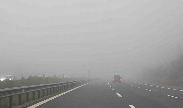 TEM Otoyolu Düzce geçişinde yoğun sis etkili oluyor