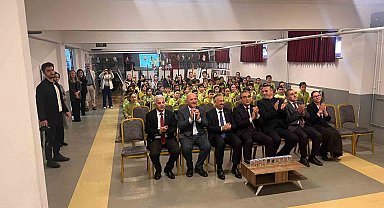 Tepebaşı'nda minik ellerden dev sergi: "Kitaplarla Büyüyen Gelecek"