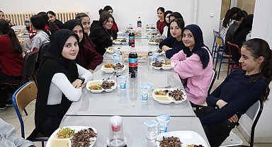Tercan Kaymakamı öğrencilerle iftar sofrasında