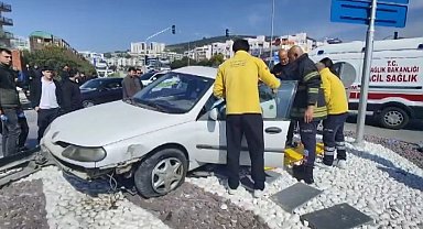Ters yönden çıkınca kaza kaçınılmaz oldu: 2 yaralı