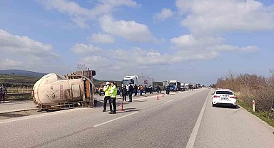 Tır devrildi: 1 yaralı