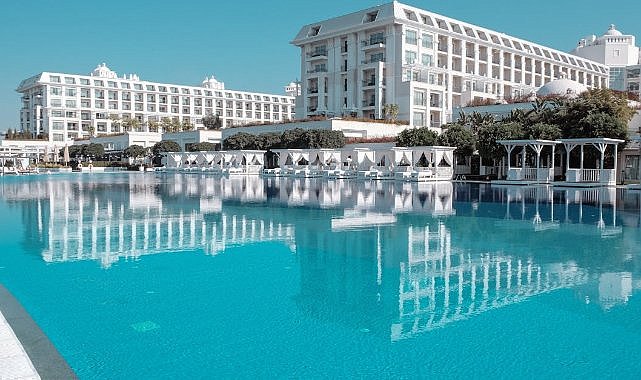 Titanic Deluxe Lara ile Antalya’da Unutulmaz Bir Tatil Deneyimi