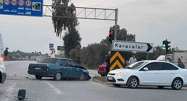 Tofaş'ın kırmızı ışık ihlaliyle gelen kaza kamerada