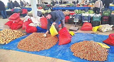 Tohumluk kuru soğanda üretim arttı, fiyat 150 liradan 100 liraya düştü