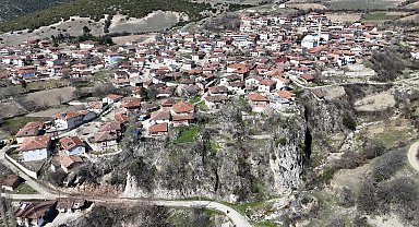 Tokat'ta 5,6 büyüklüğündeki depremin merkezi Pınarbeyli havadan görüntülendi