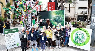 Topladıkları çöplerden atık ağacı yaptılar