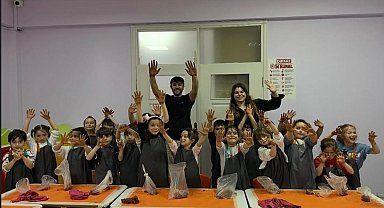 Toprakla buluşan minik ellerden renkli eserler