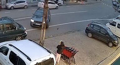 Trabzon'da otomobilin çarptığı genç kadın metrelerce savruldu... O anlar kamerada