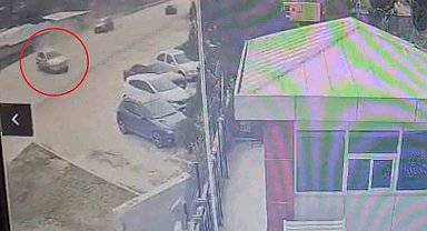 Trafikte korku dolu anlar kamerada: Otomobil böyle savruldu