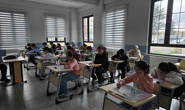 TÜGVA'nın 'Kitap Kurdu' sınavı Eskişehir'de tamamlandı
