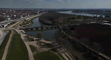 Tunca Nehri kıyısında toprak kayması: 50 metrelik alanda çatlaklar oluştu