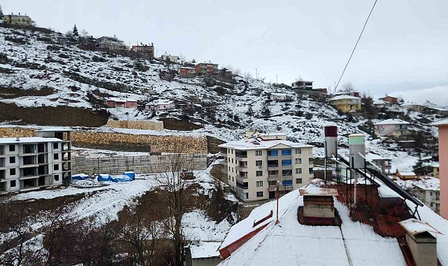 Tunceli'de mart sabahında kar sürprizi