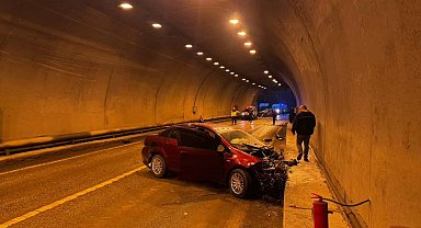 Tünelde iki otomobil çarpıştı: 7 yaralı